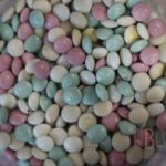 Mini dragées multicolores au chocolat